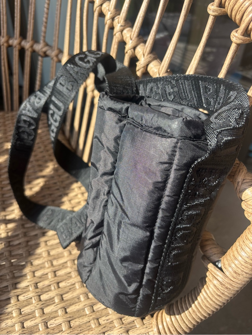 BAGGU puffy water bottle sling in black
